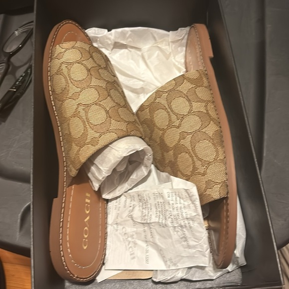 Women’s Coach slides - Picture 3 of 6